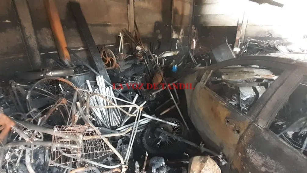 Pérdidas totales en un galpón tras voraz incendio